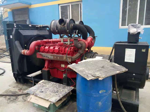 曲麻莱关于柴油发电机组水箱污垢的产生与清理