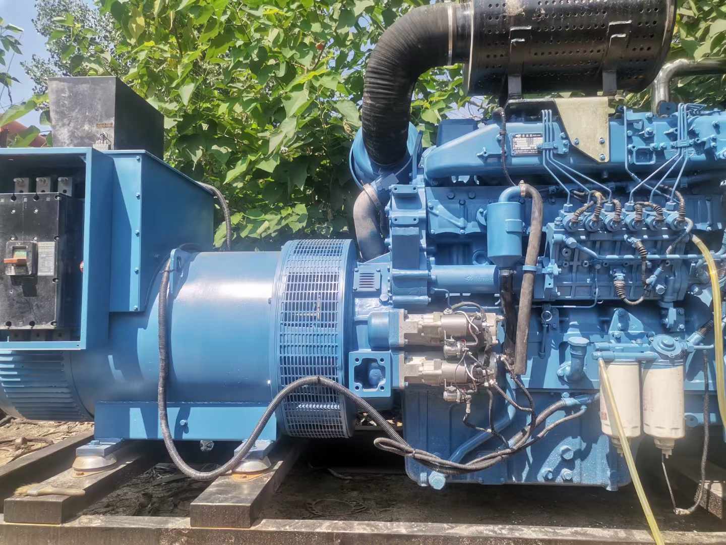 曲麻莱详细说明降低 800kW 柴油发电机输出电流波动的方法