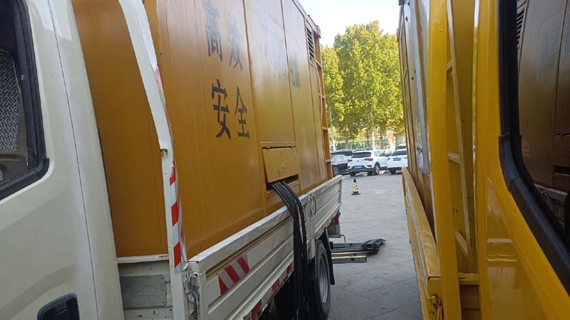 曲麻莱如何判断柴油发电机组和UPS电源的切换时间是否符合要求？