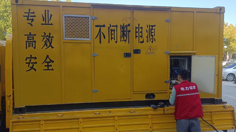 曲麻莱柴油发电机组和UPS电源配合使用时，如何避免切换过程中的电力中断？